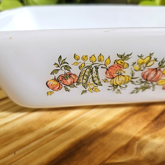 Vintage Fire King "vegetable harvest" design casserole dish - Picture 7 of 8